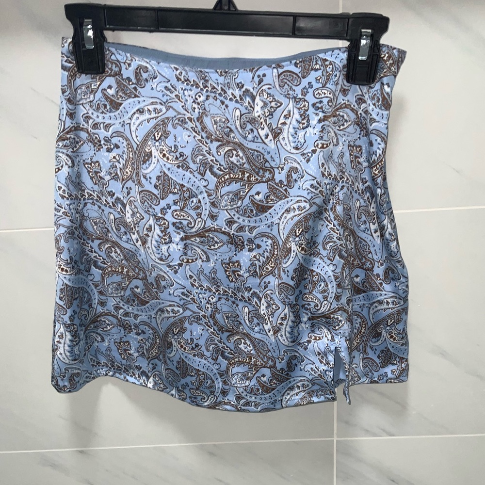 HOLLISTER Women’s Printed Satin Mini Skirt